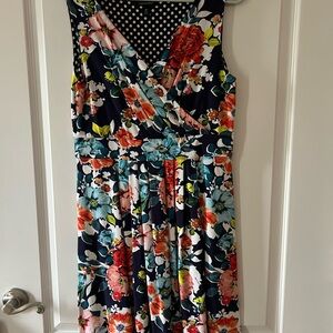 Lands End Beautiful Floral Sleeveless Dress with gorgeous pleats